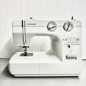 Singer 1120 Sewing Machine - USED