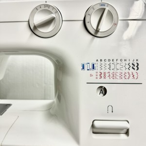 Singer 1120 Sewing Machine - USED