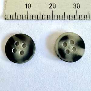 Button 2507 20L Black 4-hole 1728 pieces Button 2507 20L Black 4-hole 1728 pieces