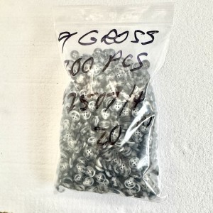 Button 2507 20L Black 4-hole 1300 pieces