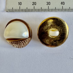 Button 28830 28L Pearl-gold Shank 830 pieces Button 28830 28L Pearl-gold Shank 830 pieces