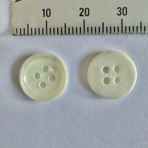 Button 340 20L White 4-hole 3600 pieces Button 340 20L White 4-hole 3600 pieces