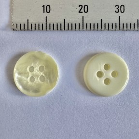 Button 3401 19L Pearl 4-hole 780 pieces Button 3401 19L Pearl 4-hole 780 pieces