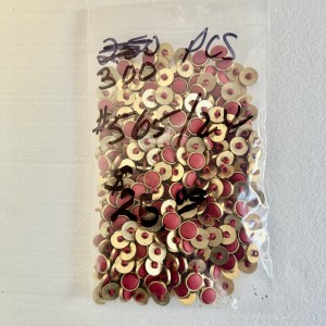 Button 565 24L Red Shank 300 pieces