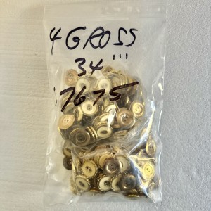 Button 7675 34L Gold 2-hole 4 gross