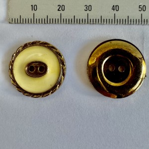Button 7675 34L Gold 2-hole 4 gross Button 7675 34L Gold 2-hole 4 gross