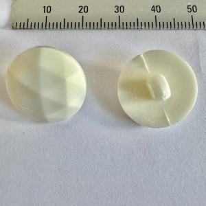 Button 80665 30L White Shank 500 pieces Button 80665 30L White Shank 500 pieces