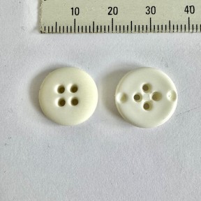 Button 915/918 24L White 4-hole 1000 pieces Button 915/918 24L White 4-hole 1000 pieces