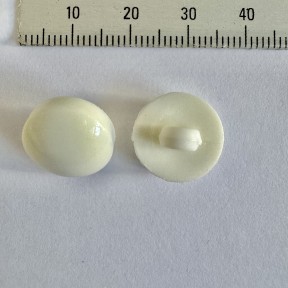 Button B-1535 22L White Shank 700 pieces Button B-1535 22L White Shank 700 pieces