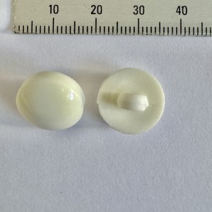 Button B-1535 22L White Shank 700 pieces