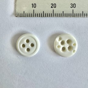 Button B282 18L White 4-hole 2000 pieces Button B282 18L White 4-hole 2000 pieces
