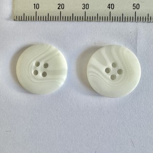 Button B-34500 34L White 4-hole 500 pieces