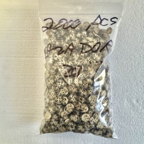 Button CA2ADOR 20L Brown 4-hole 2000 pieces Button CA2ADOR 20L Brown 4-hole 2000 pieces