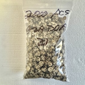 Button CA2ADOR 20L Brown 4-hole 2000 pieces