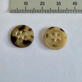 Button CA2ADOR 20L Brown 4-hole 2000 pieces Button CA2ADOR 20L Brown 4-hole 2000 pieces