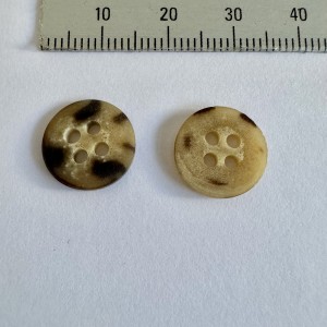 Button CA2ADOR 20L Brown 4-hole 2000 pieces