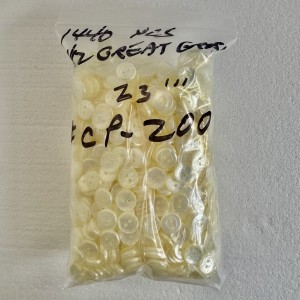 Button CP-200 23L Beige 2-hole 1440 pieces
