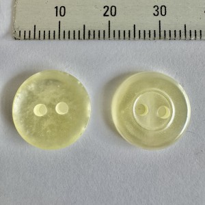 Button CP-200 23L Beige 2-hole 1440 pieces