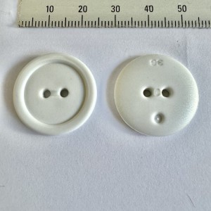 Button GCS-5007 36L White 2-hole 500 pieces