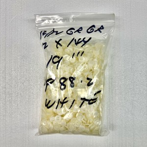 Button P88-2 19L White 2-hole 1728 pieces