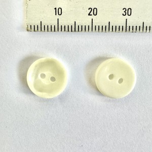 Button P88-2 19L White 2-hole 1728 pieces