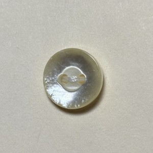 Button B102 Yellowish White Pearl 18-Ligne 10.7mm