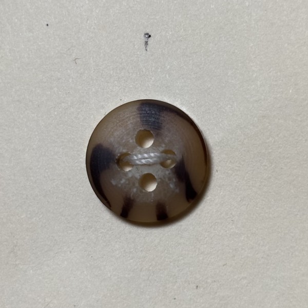 Button B102 Carador Horn-Style 19-Ligne 11.4mm Button B102 Carador Horn-Style 19-Ligne 11.4mm