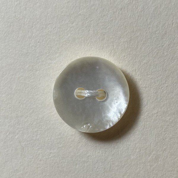 Button B105 Pearl Textured White 20-Ligne 12.3mm Button B105 Pearl Textured White 20-Ligne 12.3mm