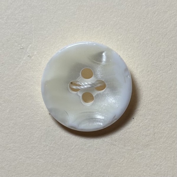 Button B114 Yellowish White Mixed Pearl 24-Ligne 14.7mm Button B114 Yellowish White Mixed Pearl 24-Ligne 14.7mm