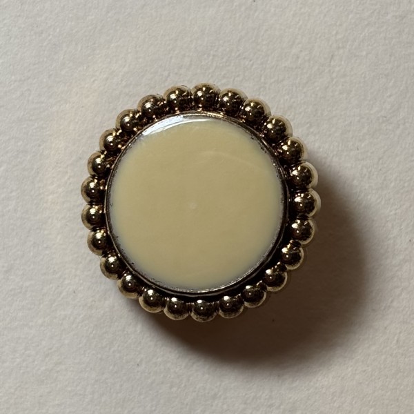 Button B115 Gold Beaded Rim with Oyster Centre 28-Ligne 17.6mm Button B115 Gold Beaded Rim with Oyster Centre 28-Ligne 17.6mm