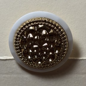 Button B126 Floral Gold Centre with White Edge 36-Ligne 23mm