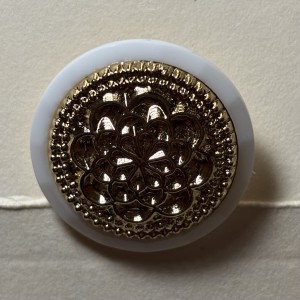 Button B126 Floral Gold Centre with White Edge 36-Ligne 23mm