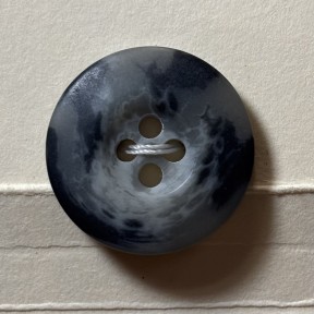 Button B127 Smokey Grey 32-Ligne 20mm Button B127 Smokey Grey 32-Ligne 20mm