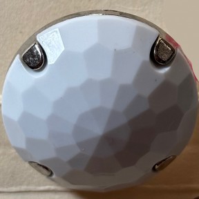 Button B129 White with 4 silver dots C3907