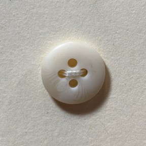 Button B139 Ivory 33/2507-4