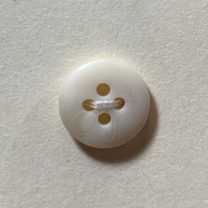 Button B139 Ivory 33/2507-4