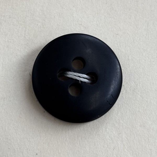 Button B156 Black Plastic 25-Ligne 15.5mm Button B156 Black Plastic 25-Ligne 15.5mm