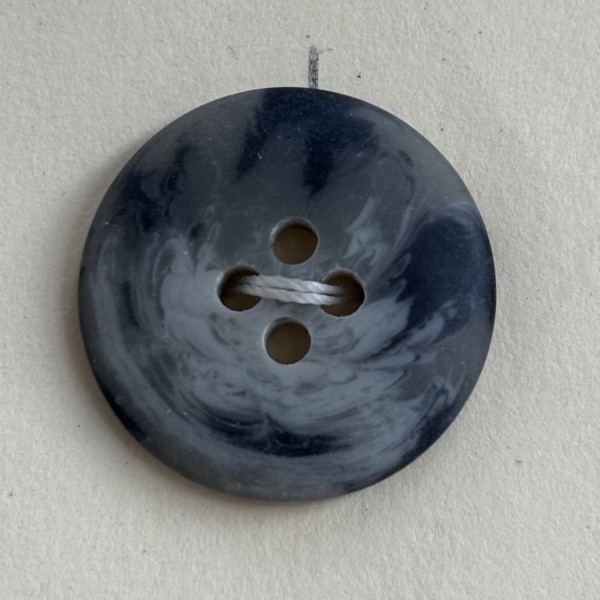 Button B157 Poly Grey Plastic 32-Ligne 20mm Button B157 Poly Grey Plastic 32-Ligne 20mm