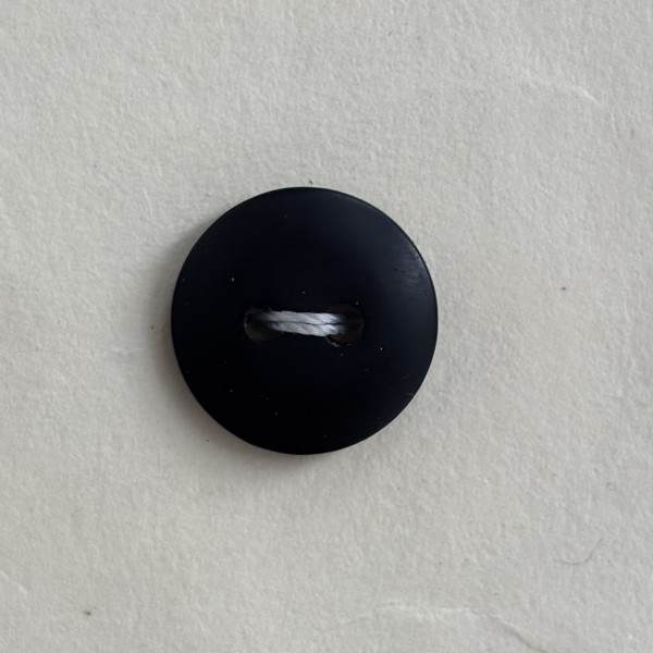 Button B166 Solid Matte Black 20-Ligne 12.7mm Button B166 Solid Matte Black 20-Ligne 12.7mm