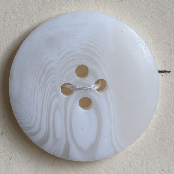 Button B177 White Wavy 40-Ligne 25mm Button B177 White Wavy 40-Ligne 25mm