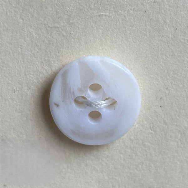 Button B194 White Wavy 21-Ligne 13mm Button B194 White Wavy 21-Ligne 13mm