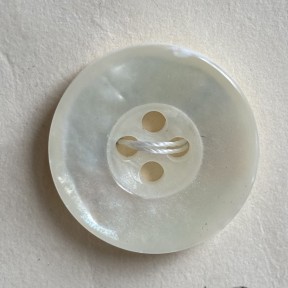 Button B199 Iridescent Pearl Shell 30-Ligne 19mm Button B199 Iridescent Pearl Shell 30-Ligne 19mm