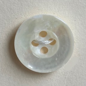 Button B200 Pearl Iridescent 24-Ligne 15mm Button B200 Pearl Iridescent 24-Ligne 15mm