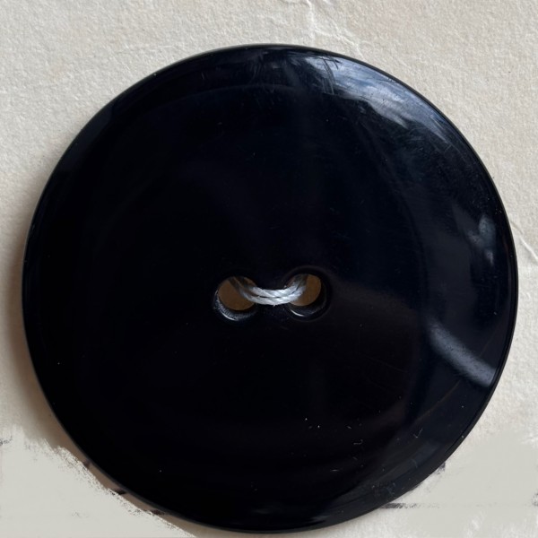 Button B201 Black Shiny Plastic 53-Ligne 34mm Button B201 Black Shiny Plastic 53-Ligne 34mm