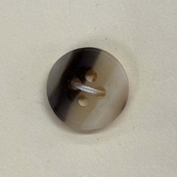 Button B215 Poly BGE Stripe 20-Ligne 12.7mm Button B215 Poly BGE Stripe 20-Ligne 12.7mm