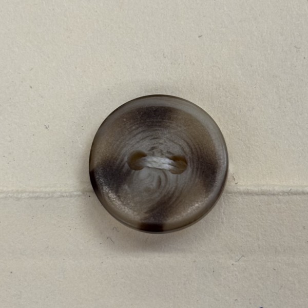 Button B234 Brown Poly Wavy 20-Ligne 12.5mm Button B234 Brown Poly Wavy 20-Ligne 12.5mm