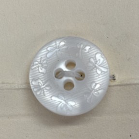 Button B236 White Pearl Designs 24-Ligne 15mm Button B236 White Pearl Designs 24-Ligne 15mm