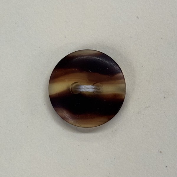 Button B245 Poly Striped Brown 20-Ligne 12.7mm Button B245 Poly Striped Brown 20-Ligne 12.7mm