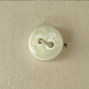 Button B262 Polyester White Shinny 16-Ligne 10mm