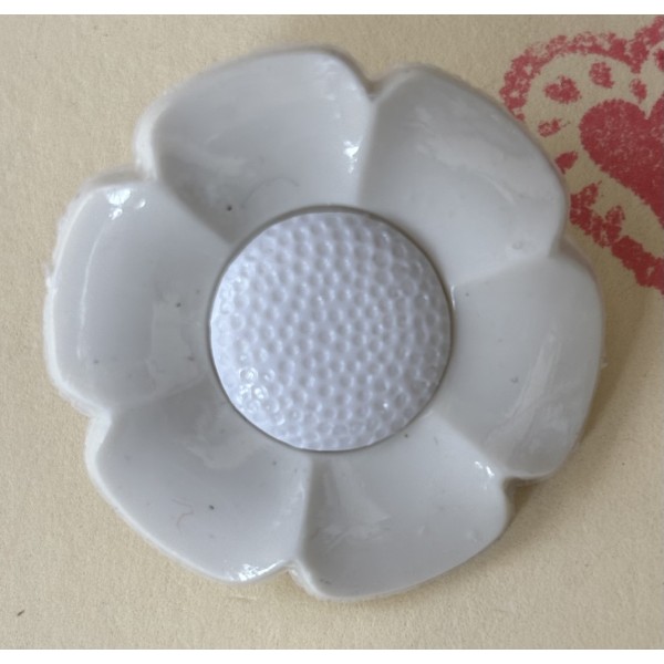Button B323 White flower Shank 44-Ligne 28mm